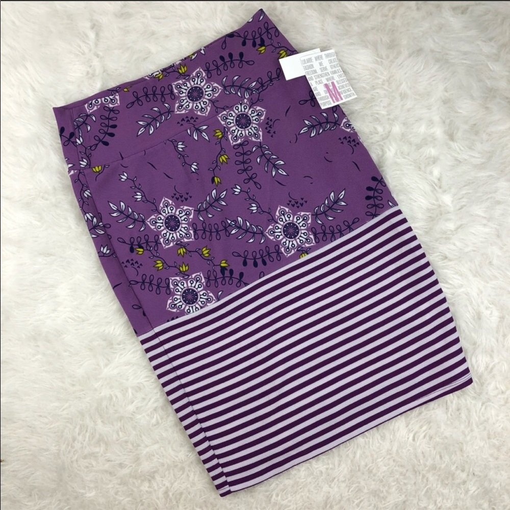 NWT Cassie flower/stripped skirt - size medium